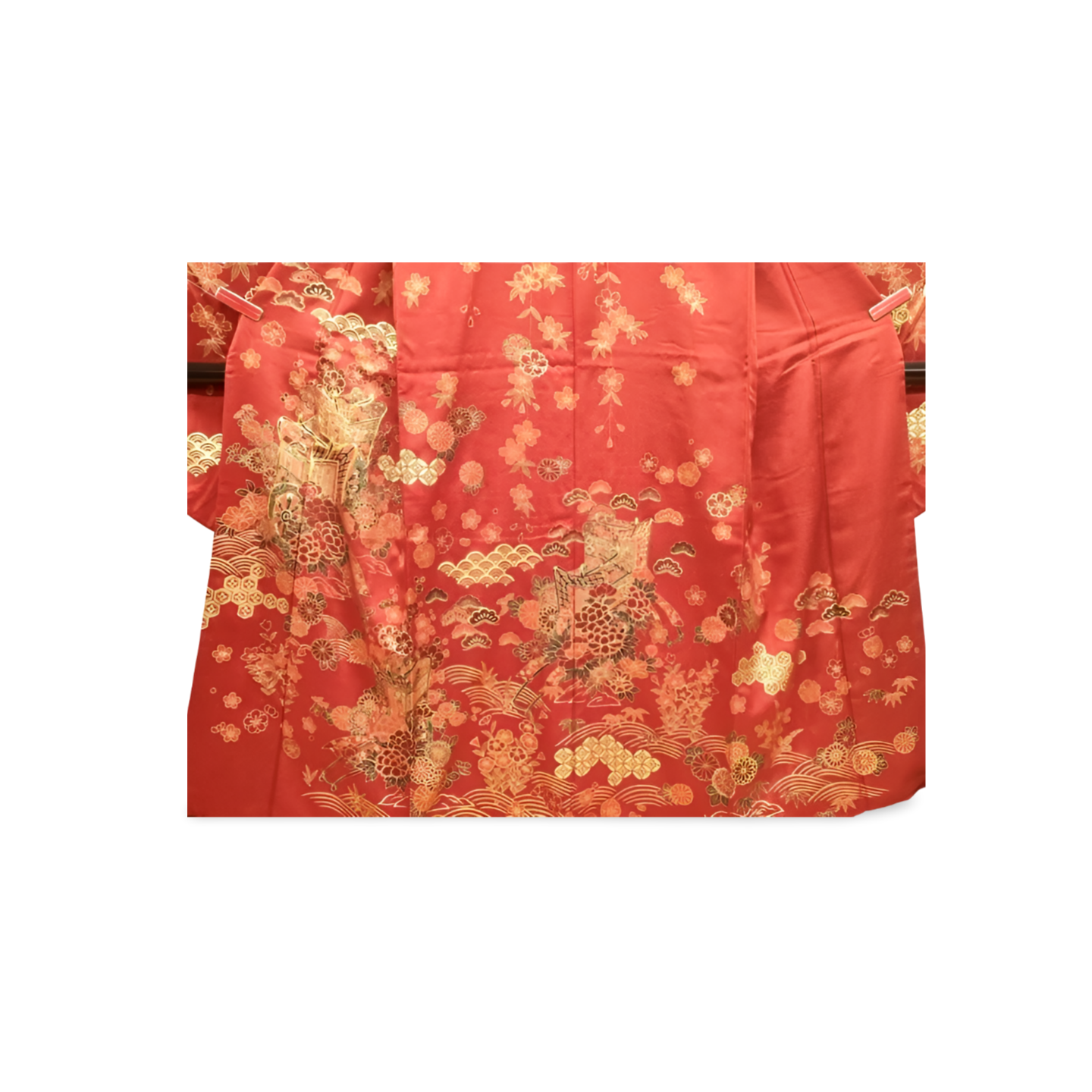 Le cortège impérial — Furisode japonais vintage, Soie cramoisie Broderie Koma Gosho-guruma