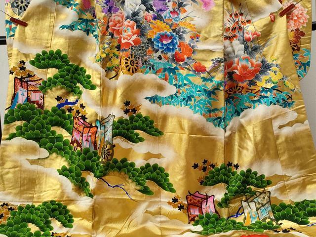 Japanese ceremonial silk Uchikake with hand-painted pine on gold lacquer — Renaras atelier
