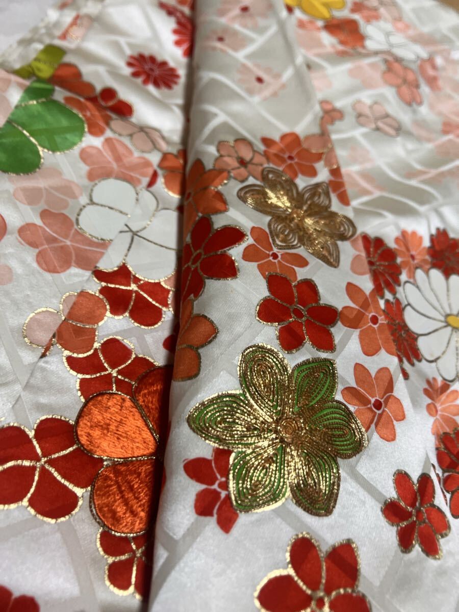 Japanese ceremonial silk Furisode in ivory with clover and chrysanthemum gold embroidery — Renaras atelier