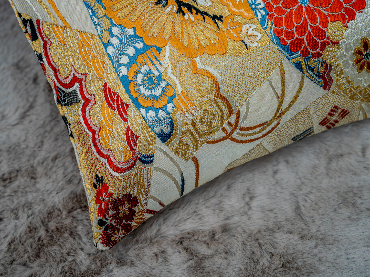 Japanese ceremonial silk lumbar pillow with ogi folding fan in cream and gold — Renaras atelier