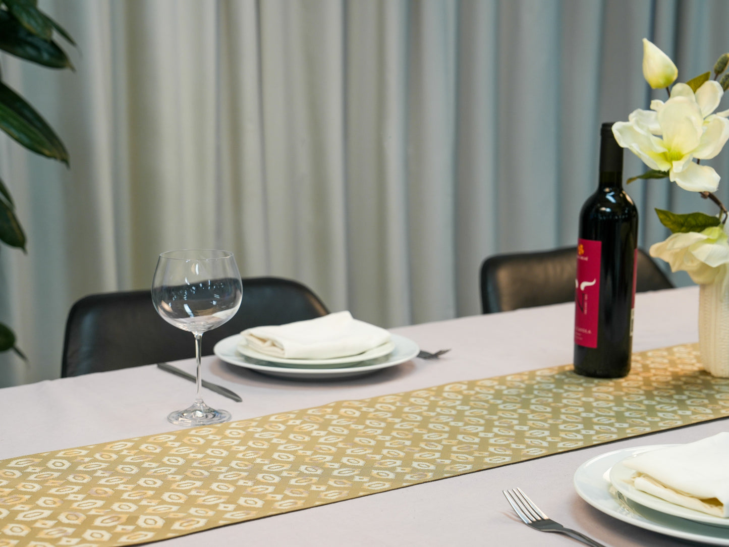 Japanese ceremonial silk table runner with hexagon and diamond lattice in platinum and champagne — Renaras atelier