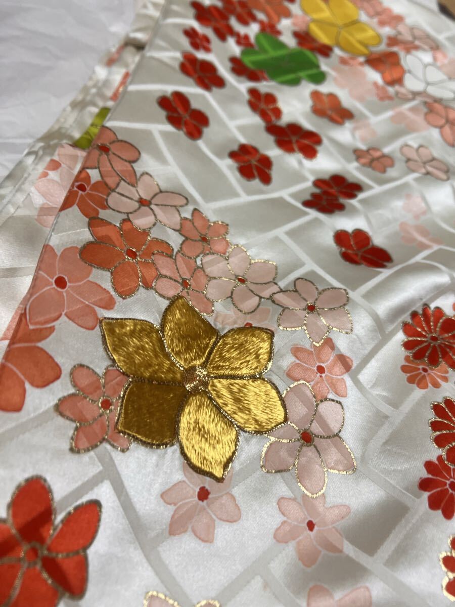 Japanese ceremonial silk Furisode in ivory with clover and chrysanthemum gold embroidery — Renaras atelier