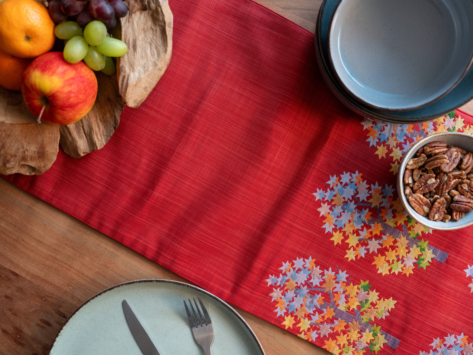 Japanese ceremonial silk table runner with momiji maple forest in crimson and multicolour — Renaras atelier