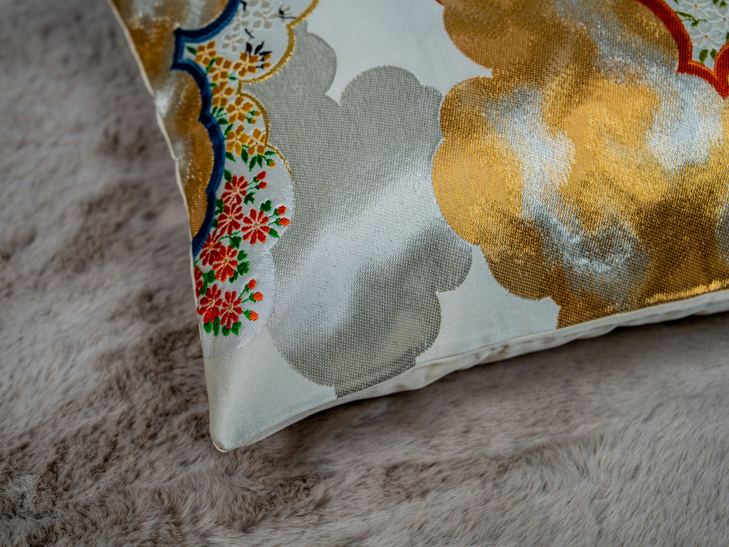 Japanese ceremonial silk lumbar pillow with zuiun auspicious cloud motif in white and gold — Renaras atelier