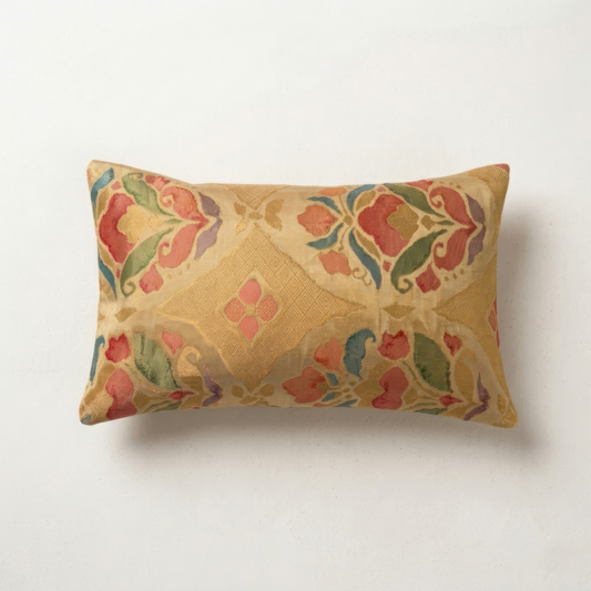 Das Hōsōge Mosaik – Japanisches Seiden-Lendenkissen, Gold- und Mehrfarben-Schatzblumen-Obi